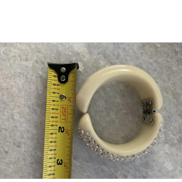 Vintage signed Weiss Lucite and Rhinestone clamper bracelet! Mint condition! - Picture 5 of 5